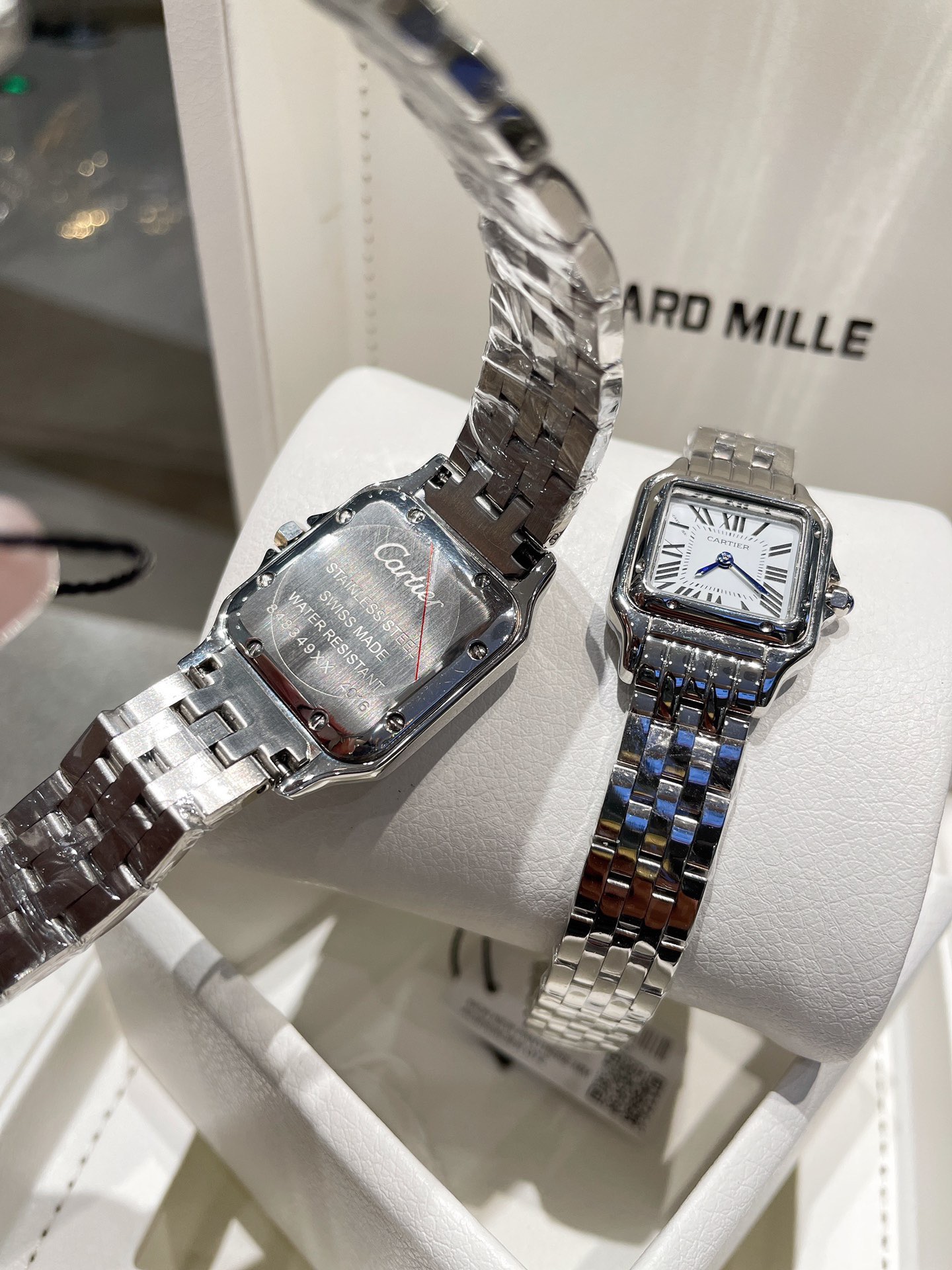 カルティエ 猎豹手表 新型 無刻度面 魅惑的デザイン