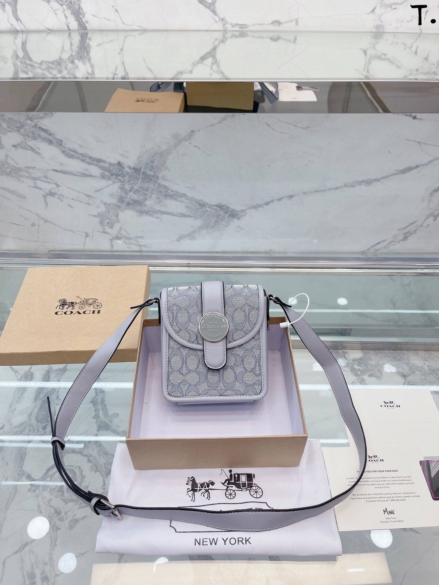 J5 原单品质 Coach 手机包 ｜礼盒包装 Coach Coach 蔻驰 专柜 Bag手机包  Coach 蔻驰  原单 ykk原单五金搭配精致面料 做工完美百搭神器 长短两根肩带专柜尺寸 15 18cm