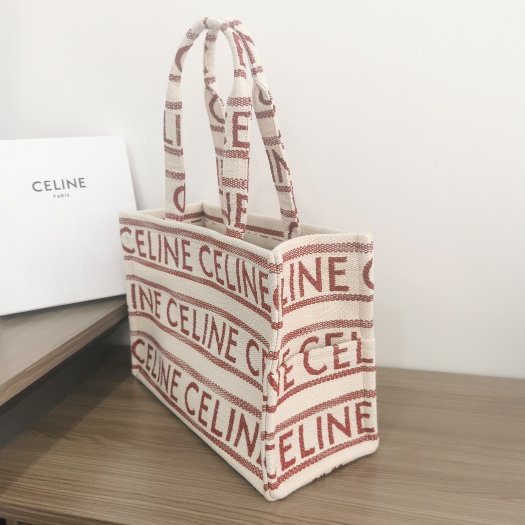 CELINECABASTHAIS新推出秋季大号托特毛巾面料大间缝隙柔软织物的材料!营造出度假️氛围特别亮