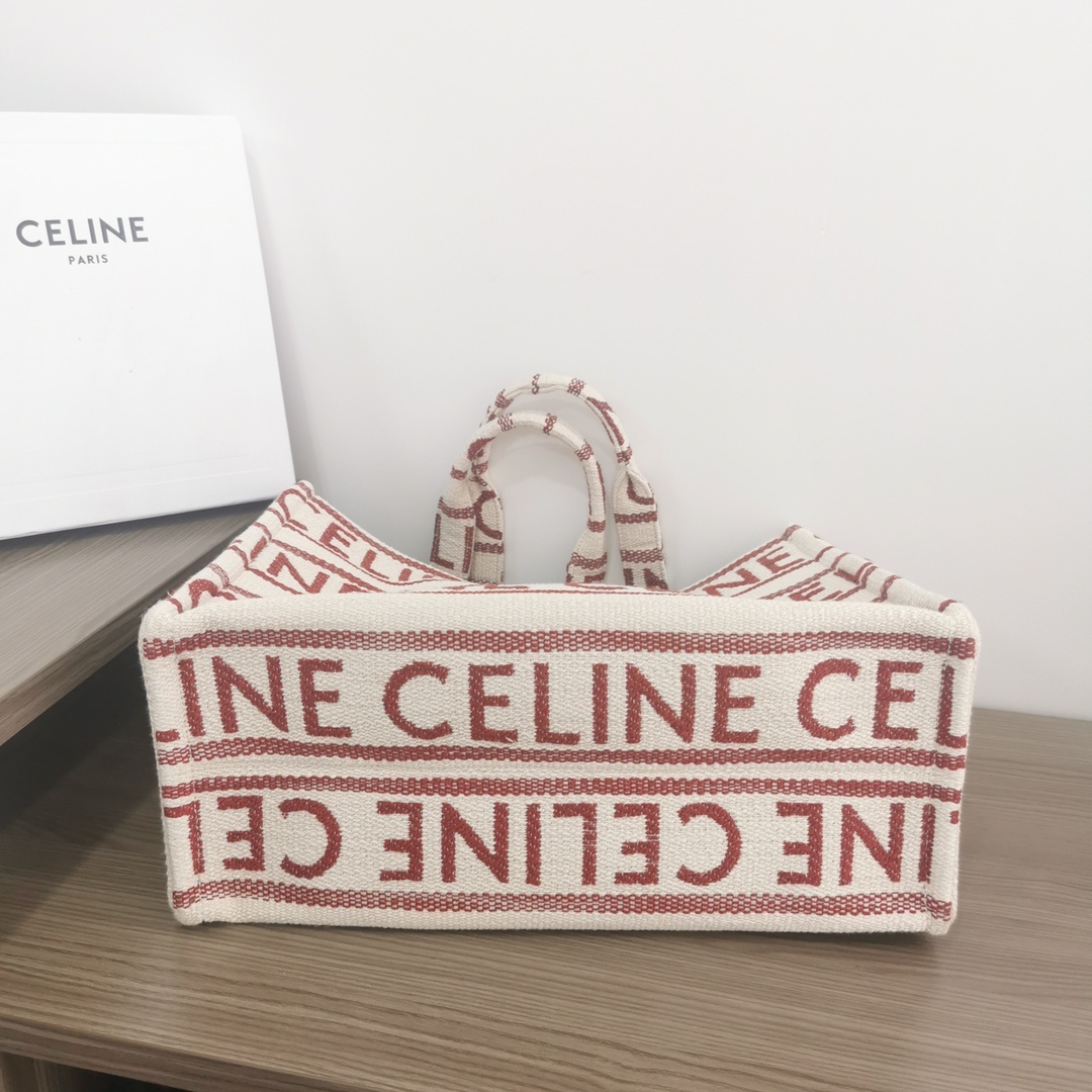 CELINECABASTHAIS新推出秋季大号托特毛巾面料大间缝隙柔软织物的材料!营造出度假️氛围特别亮