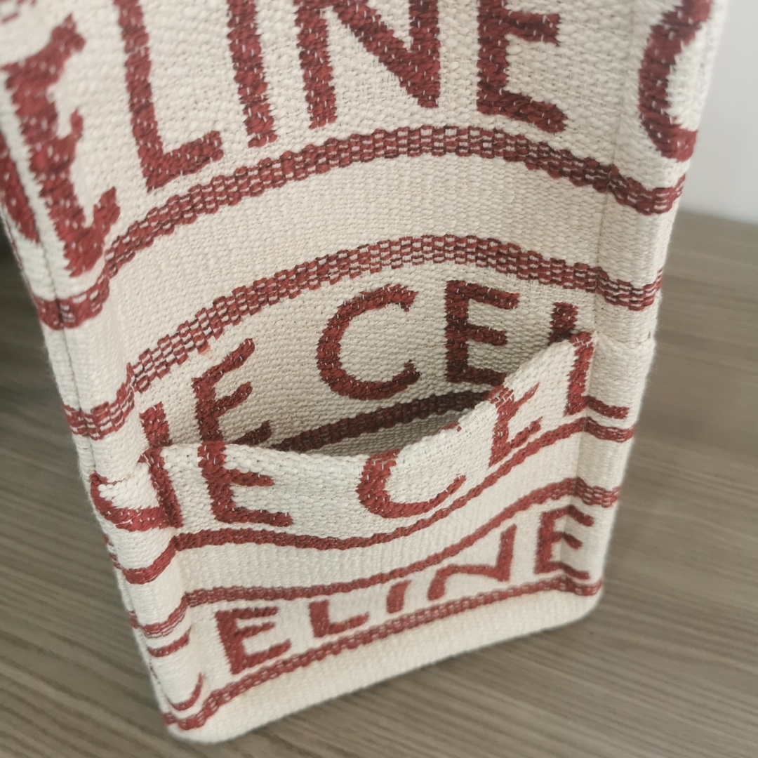 CELINECABASTHAIS新推出秋季大号托特毛巾面料大间缝隙柔软织物的材料!营造出度假️氛围特别亮