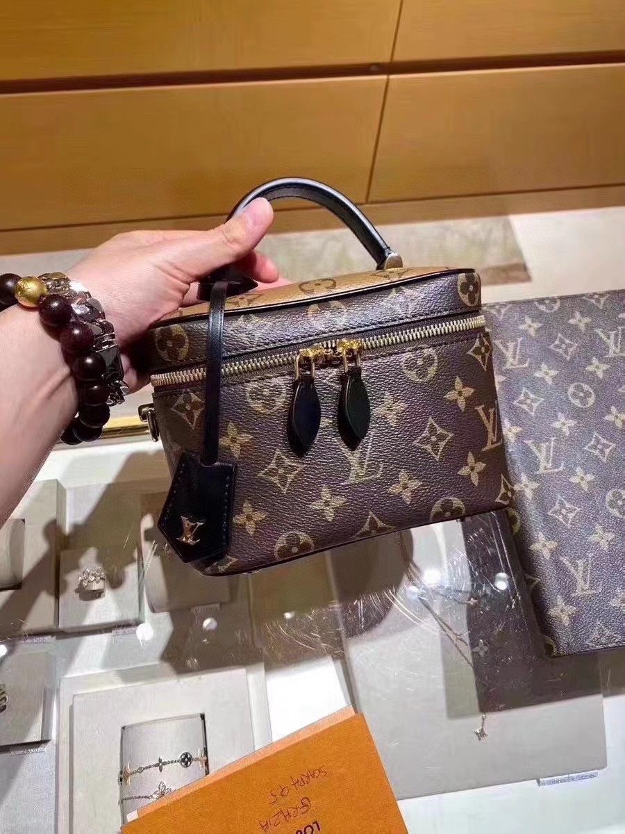 Louis Vuitton 路易威登 LV  Vanity 化妆包