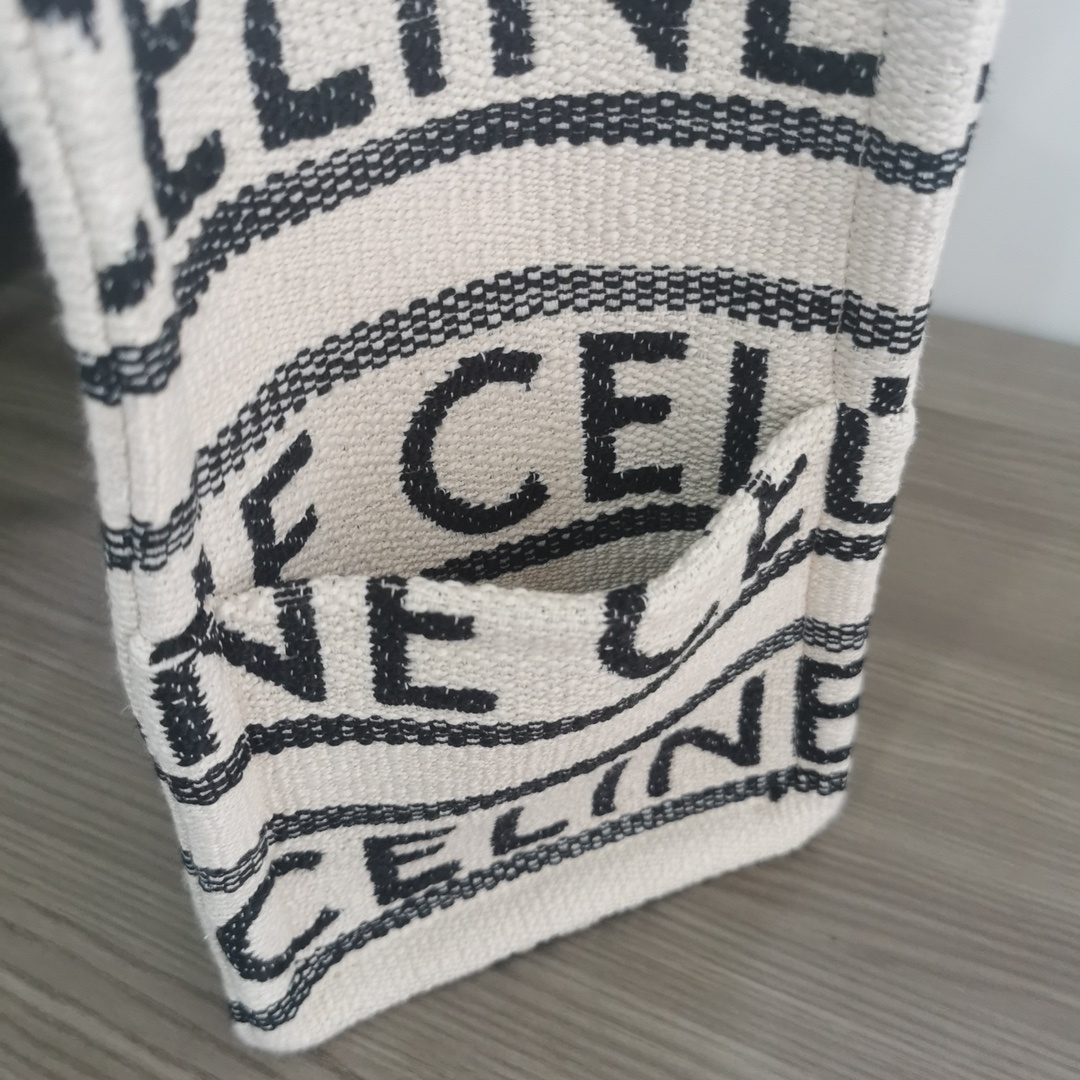 CELINECABASTHAIS新推出秋季大号托特毛巾面料大间缝隙柔软织物的材料!营造出度假️氛围特别亮