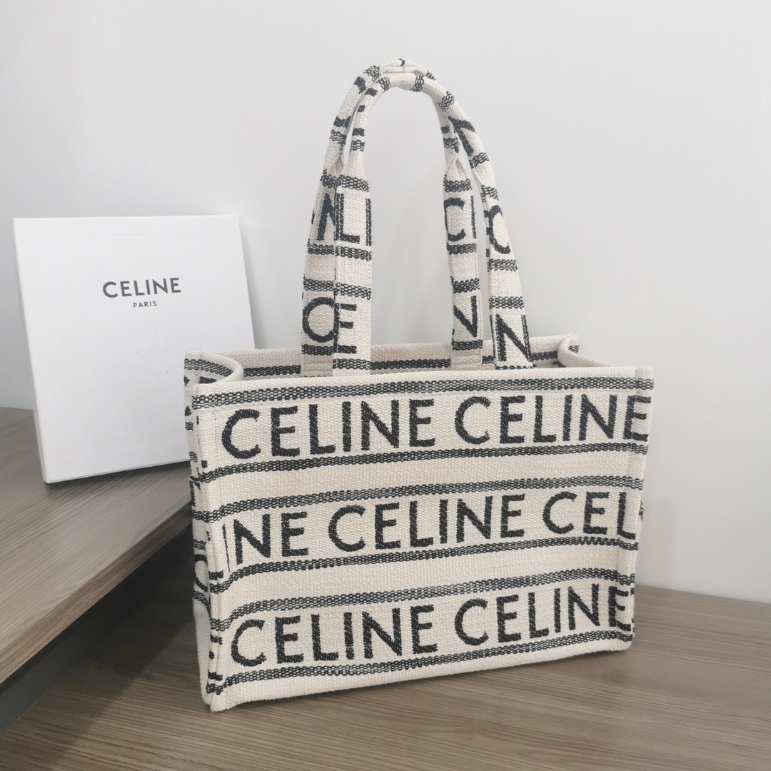 CELINECABASTHAIS新推出秋季大号托特毛巾面料大间缝隙柔软织物的材料!营造出度假️氛围特别亮