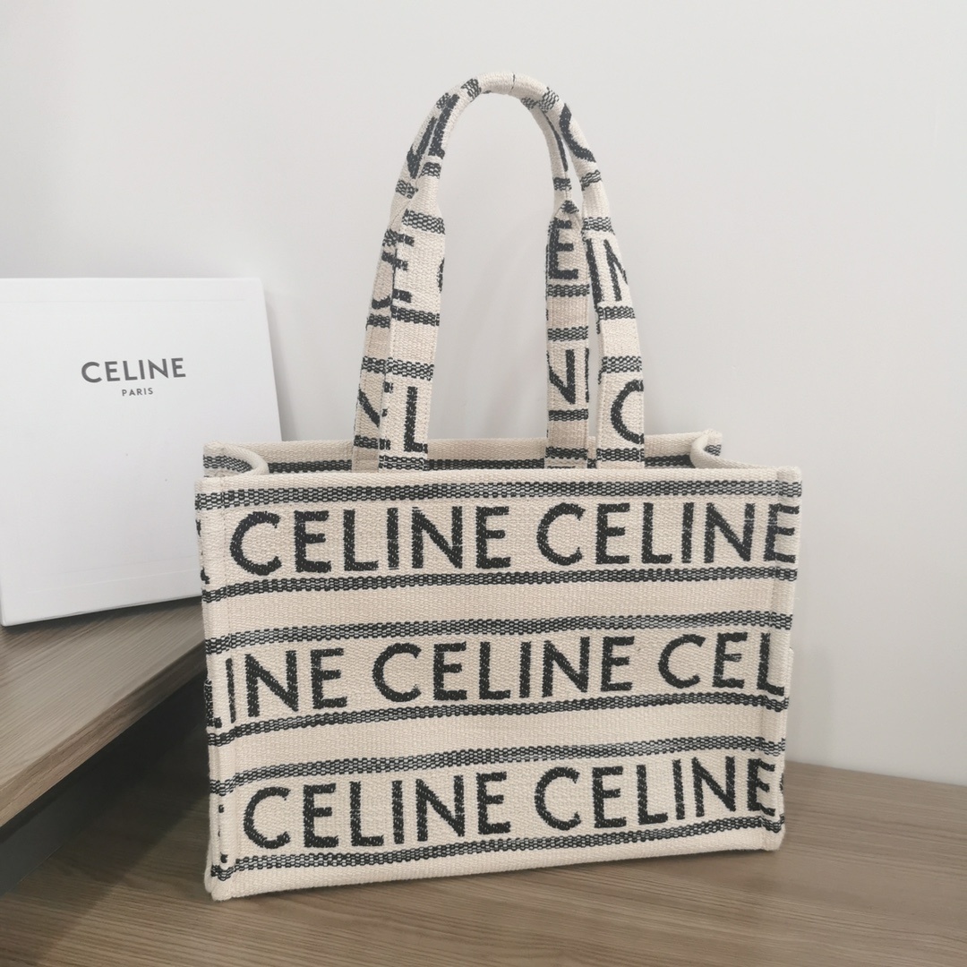 CELINECABASTHAIS新推出秋季大号托特毛巾面料大间缝隙柔软织物的材料!营造出度假️氛围特别亮