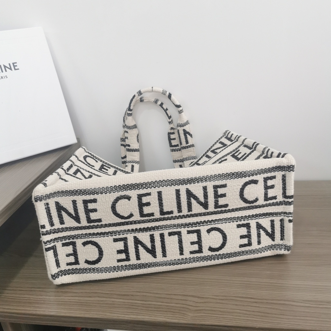 CELINECABASTHAIS新推出秋季大号托特毛巾面料大间缝隙柔软织物的材料!营造出度假️氛围特别亮