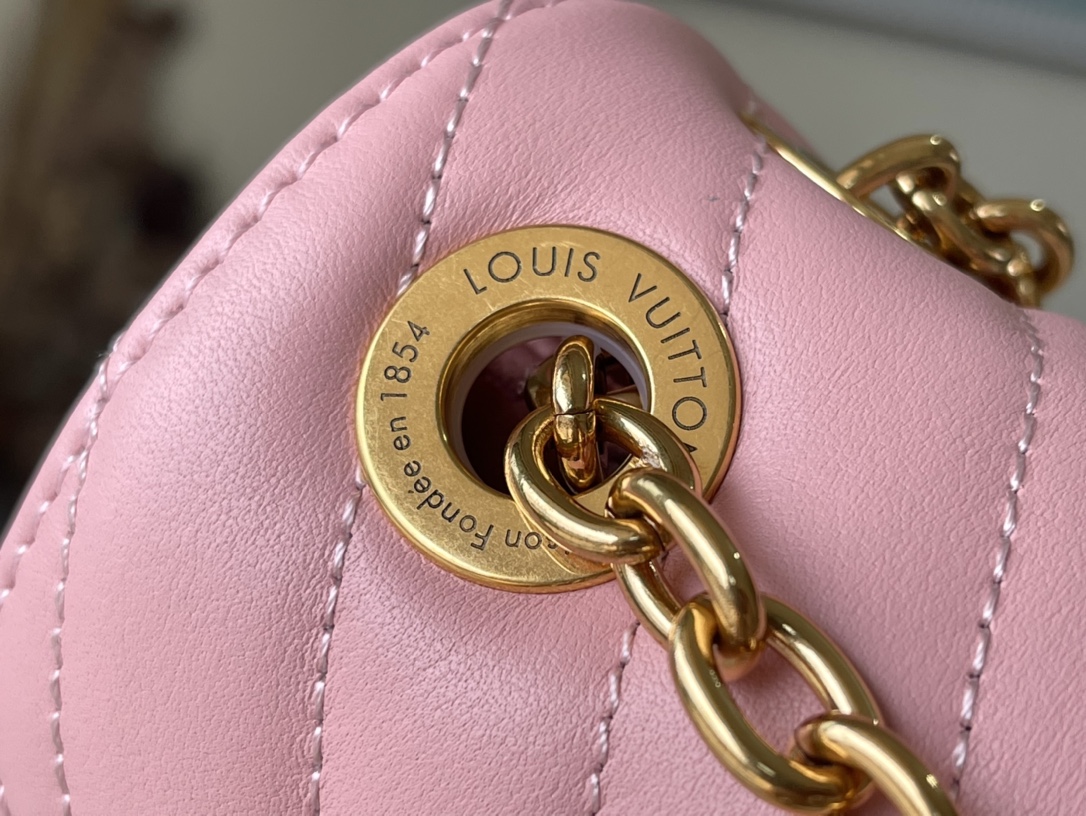 Bvlgari Luxury Designer Handbag Shoulder Crossbody Bag crafted in 6