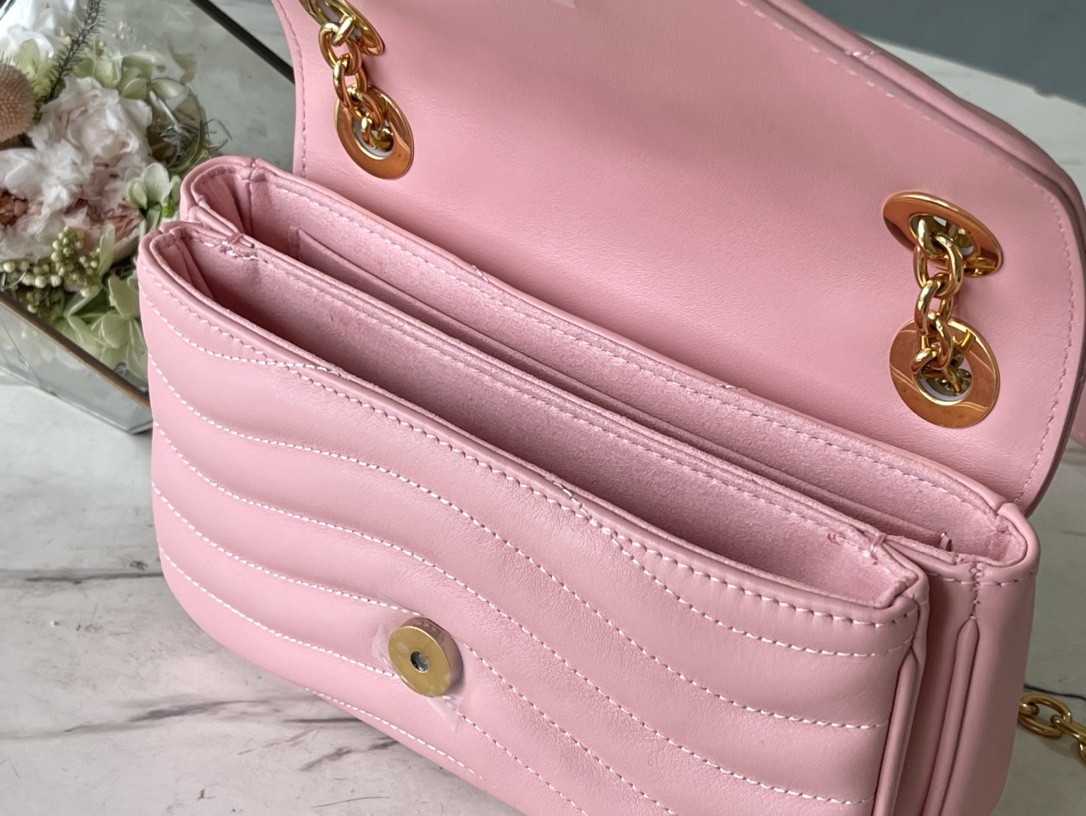 Bvlgari Luxury Designer Handbag Shoulder Crossbody Bag crafted in 8