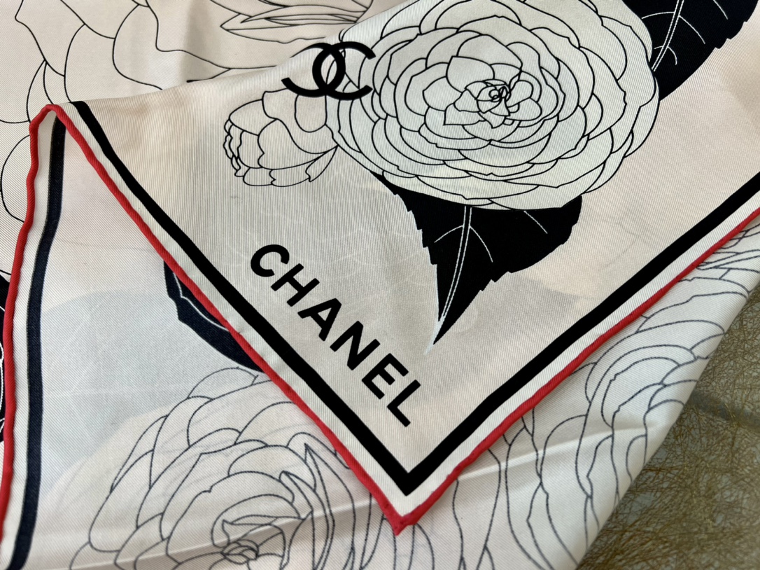CHANEL香奈儿100%真丝山茶花围巾