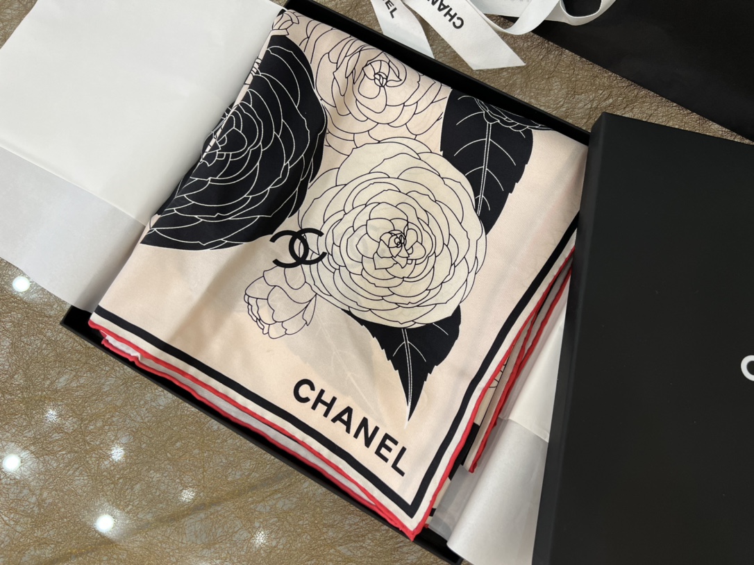 CHANEL香奈儿100%真丝山茶花围巾