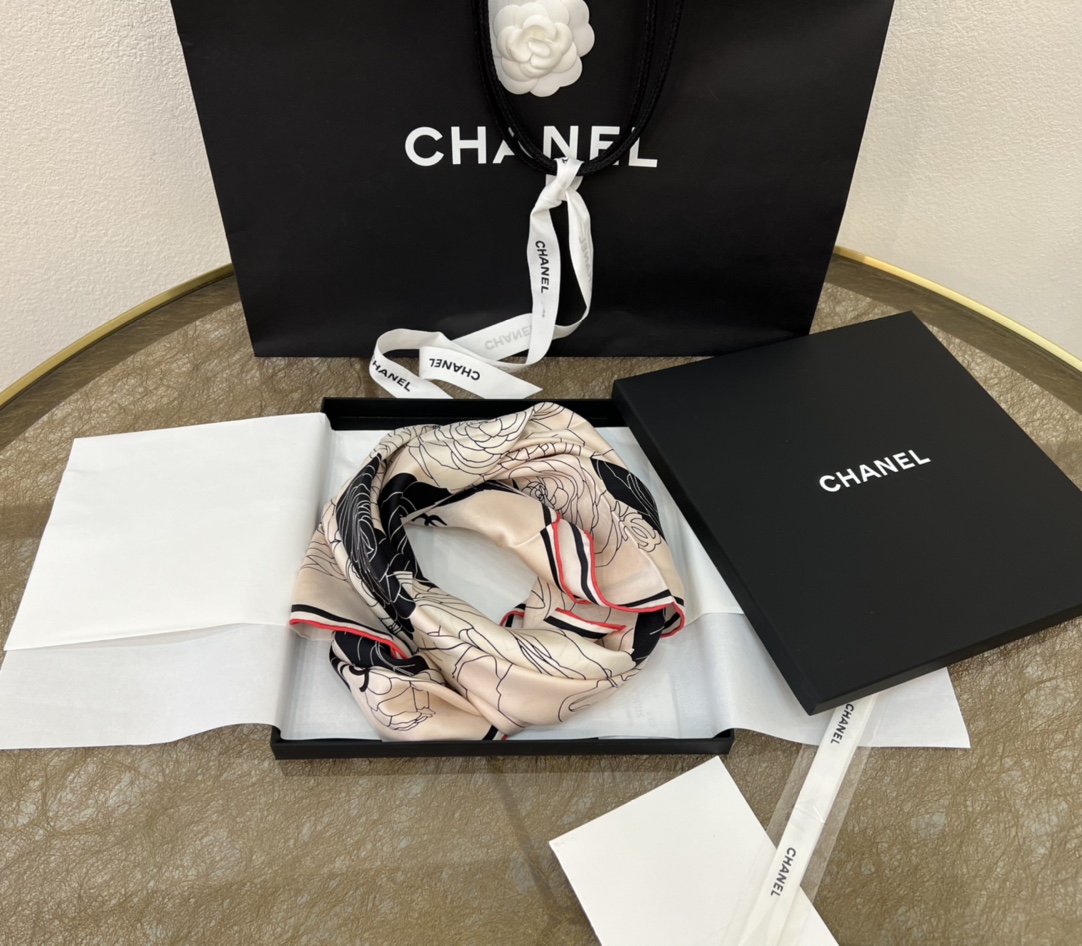 CHANEL香奈儿100%真丝山茶花围巾