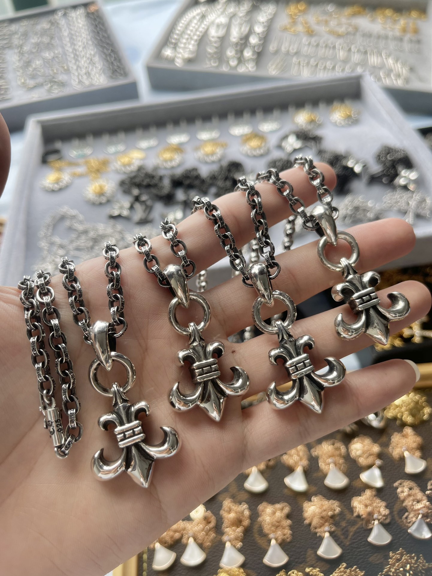 Chrome Hearts 克罗心 大号军花项链