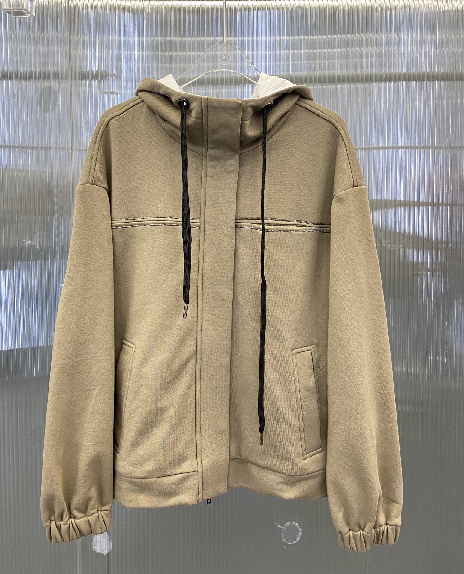 NO:696912,Tops and skirts BC new autumn and winter suits logo jacquard embroidery, hand-made heavy-duty nails, a must-have for lazy people, suitable for home wear, whether it is for work, class or daily outings. The selected sweatshirt terry fabric is moderately thick. The simple logo gives people a refreshing, clean, lazy and casual feeling. It is very convenient to go out in one set. Three sizes in one color, sml, hoodie, sweatshirts, skirts,19860909上衣半裙BC 秋冬新款套装 logo提花刺绣 纯手工重工钉钻 懒人必备 不管是上班上课还是日常出街平常居家服都OK的款 精选的卫衣毛圈面料 厚度适中 简单的logo给人一种清爽干净 慵懒随意感 一套出街超方便 一色三码sml,,hoodie,sweatshirts,skirts,,Women's clothing