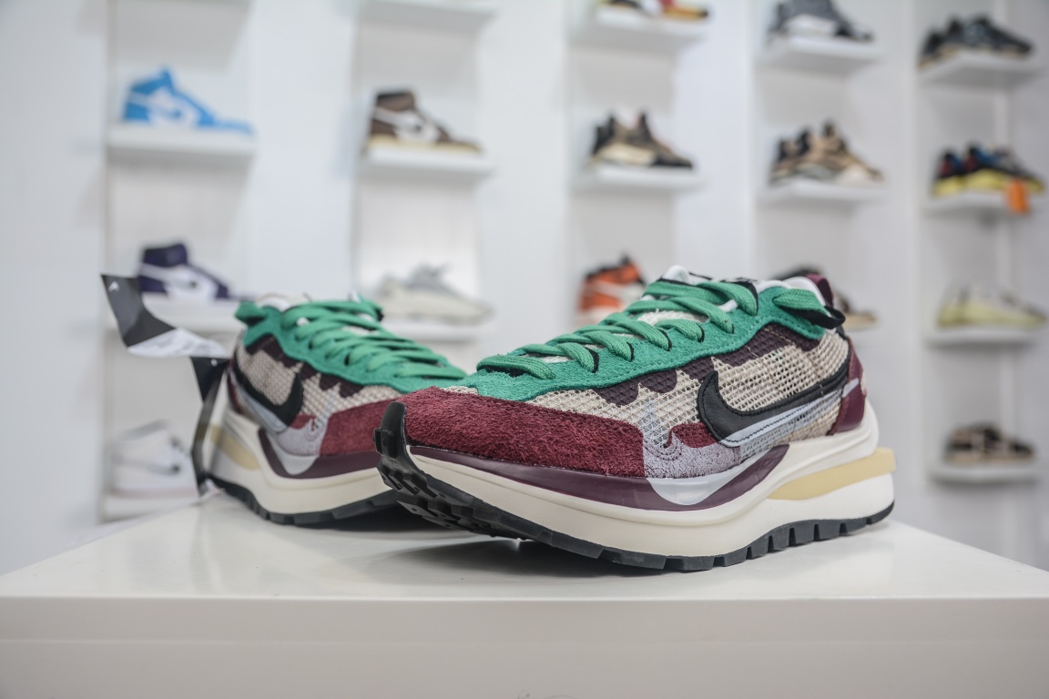 Sacai x Nike Vaporwaffle 3.0 ”String Villain Red” DD3035-200