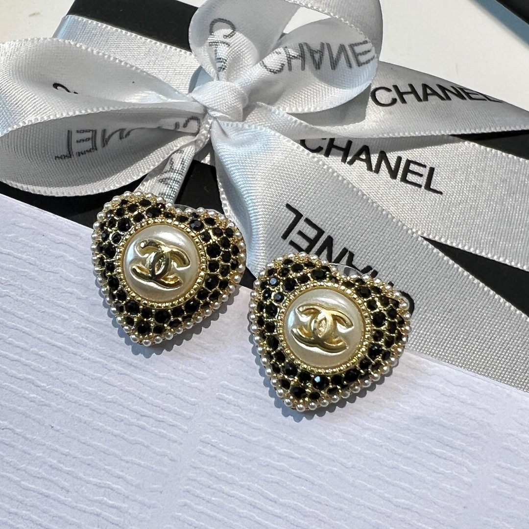 新款☑️CHANEL香奈儿c1双c满钻桃心爱心耳钉耳环