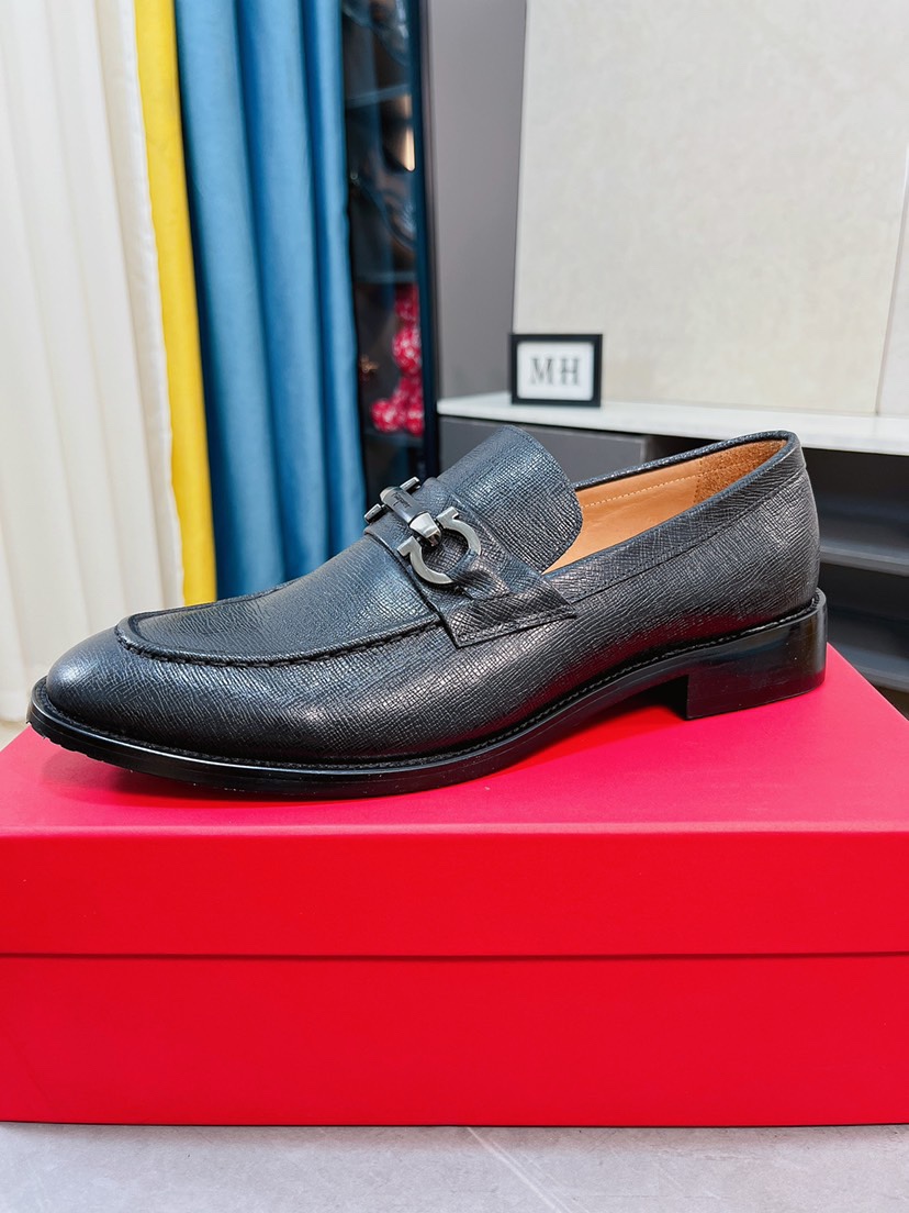 J0 全牛里Ferragamo菲拉格慕最新男士套脚商务皮鞋，头层采用意大利进口荔枝纹软牛皮奢华牛皮内里，带有LOGO的激光大底，柔软舒适高端大气，高品味男士首选38-44