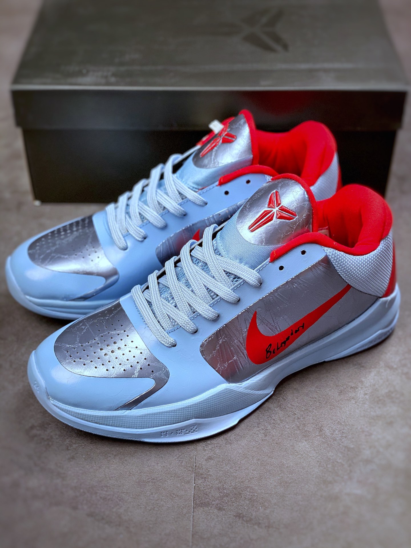 270 致敬Kobi 情怀满满 先行版 NIKE ZOOM KOBE 5 PROTRO 科比五代 CD4991-109