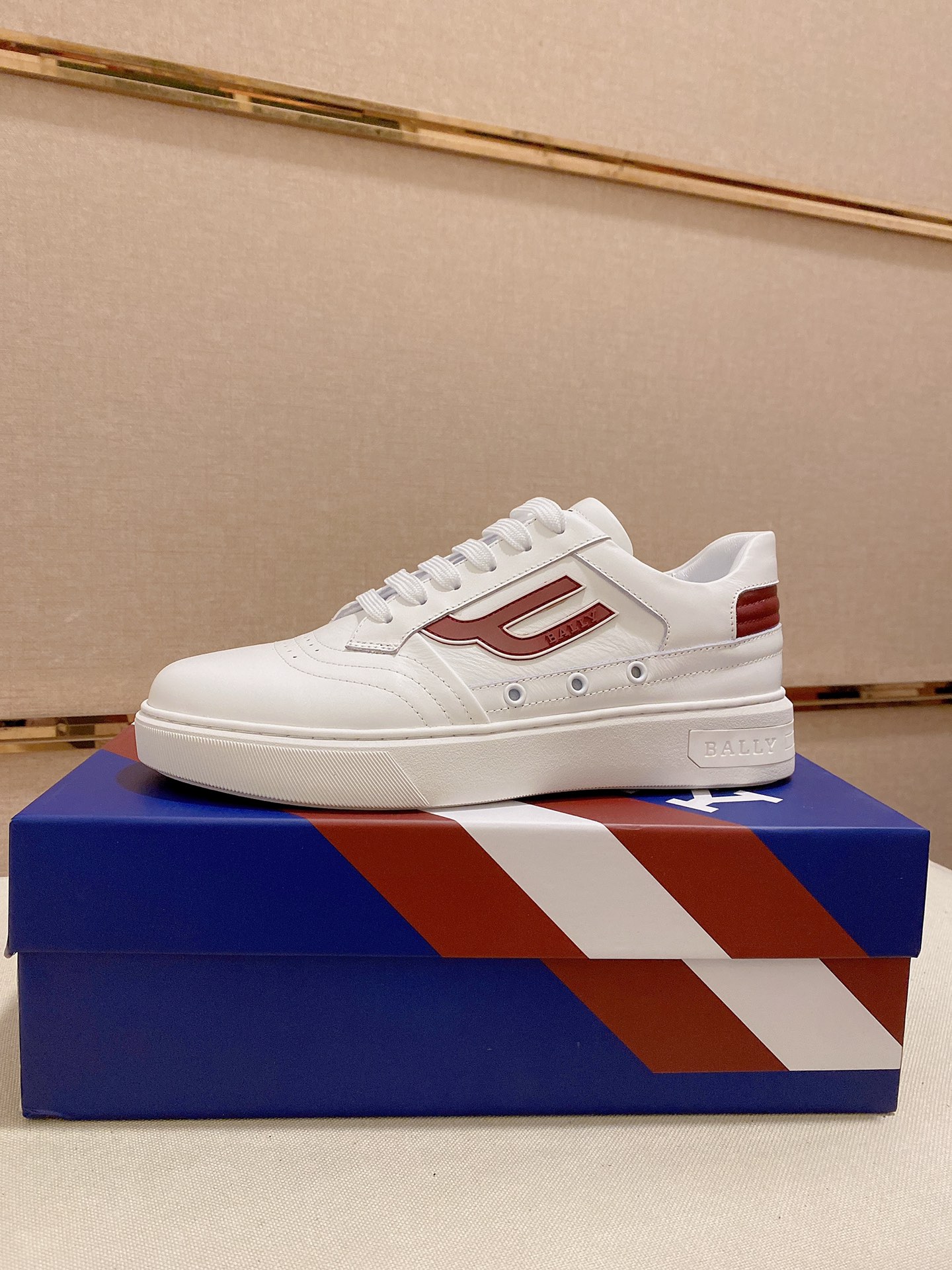 I5 BALLY 巴利官网 鞋面: 进口头层牛皮 内里:进口羊皮内里，。独家原版复刻，原版大底开模 高端定制专柜复刻经得起时间的验证 欢迎对比质量