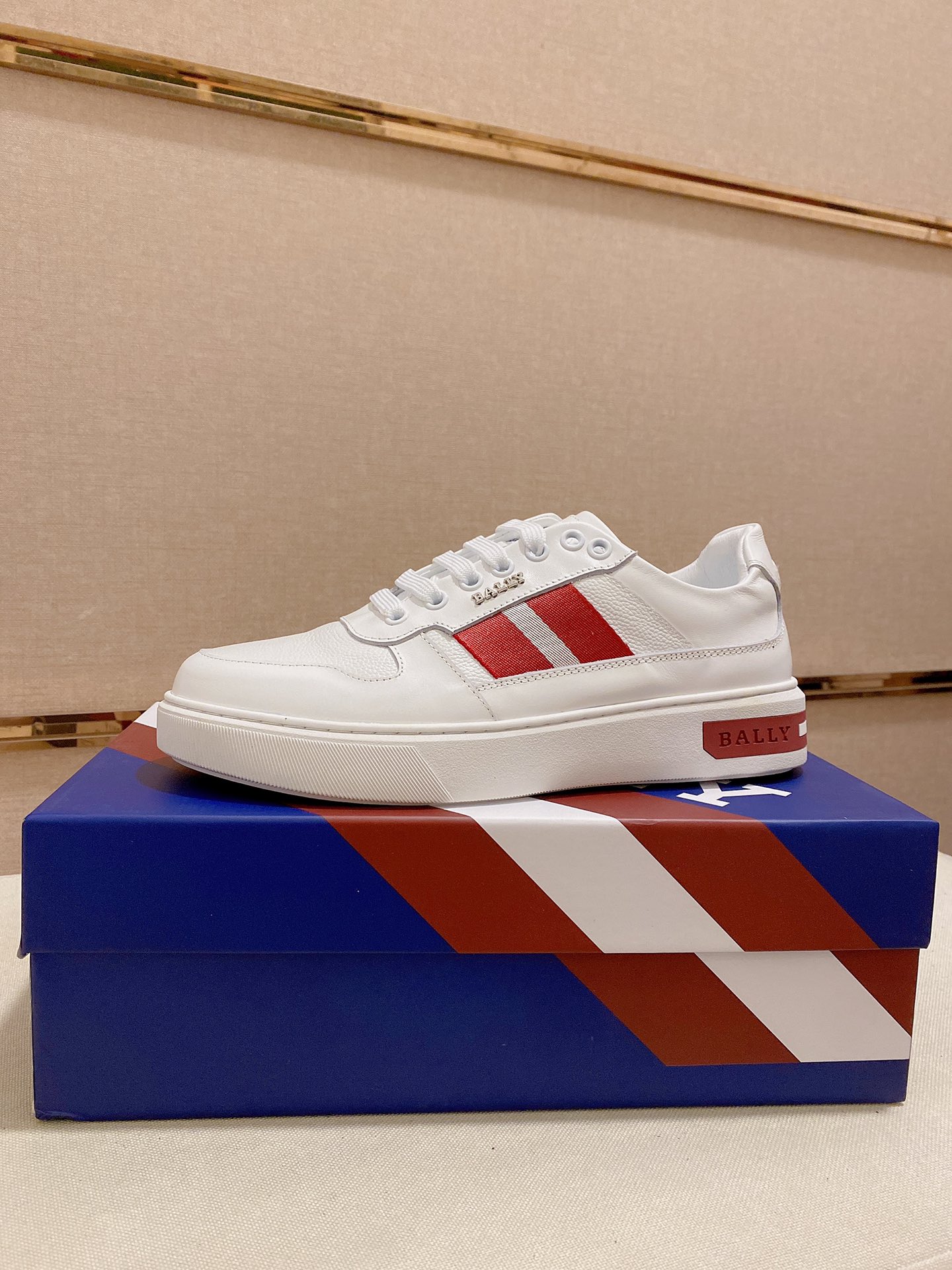 I5 BALLY 巴利官网 鞋面: 进口头层牛皮 内里:进口羊皮内里，。独家原版复刻，原版大底开模 高端定制专柜复刻经得起时间的验证 欢迎对比质量