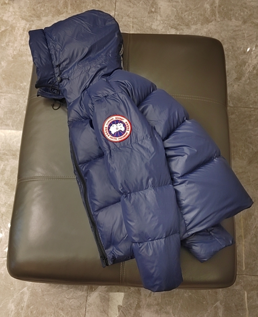 High-end Canada Goose Crofton down jacket in Guangzhou. Top version with 90% white duck down, lightweight, tear-resistant. Unisex sizes S-XXL. Excellent cold protection.-Big cat