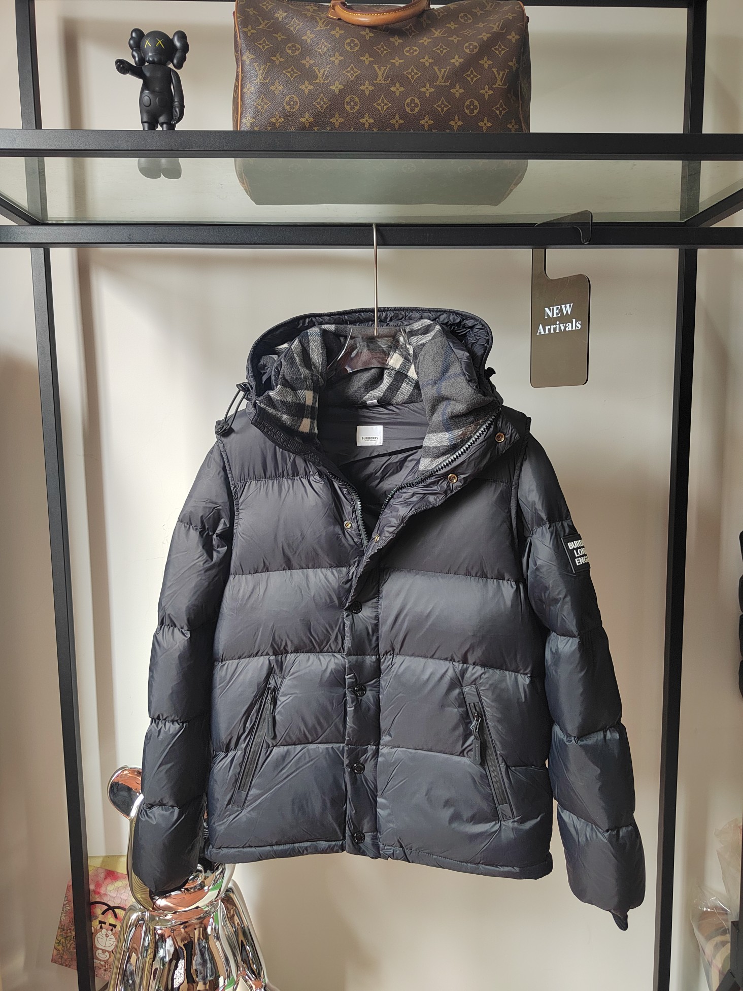 Guangzhou high-version Burberry down jacket, same style as Zhou Dongyu. Colors: Black. Sizes: S to XXL.-Big cat