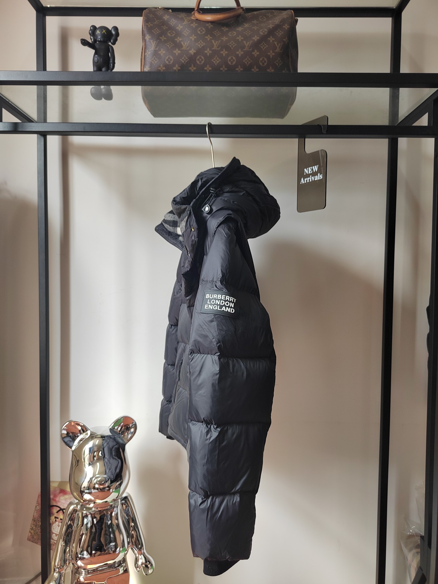 Guangzhou high-version Burberry down jacket, same style as Zhou Dongyu. Colors: Black. Sizes: S to XXL.-Big cat