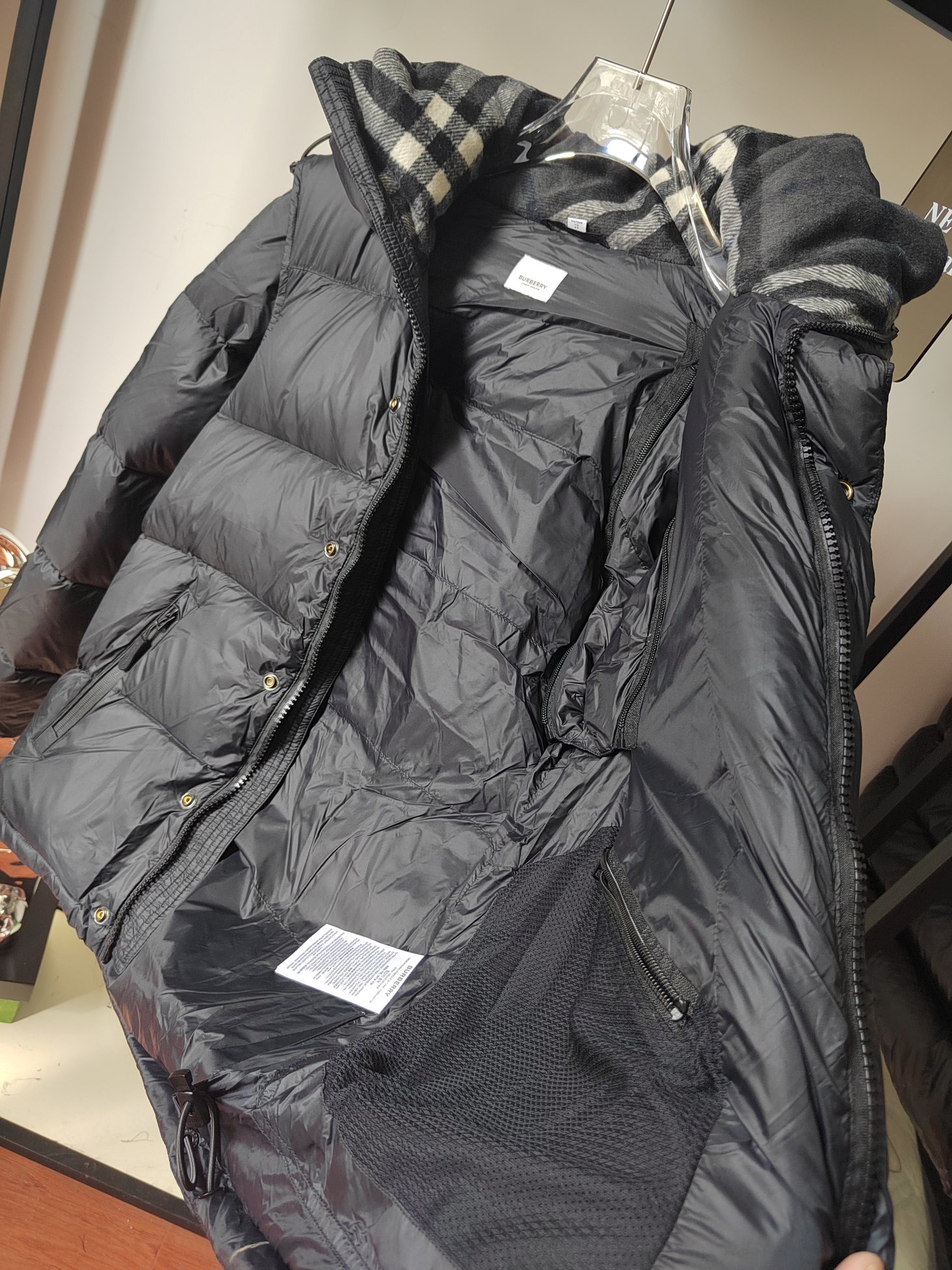 Guangzhou high-version Burberry down jacket, same style as Zhou Dongyu. Colors: Black. Sizes: S to XXL.-Big cat
