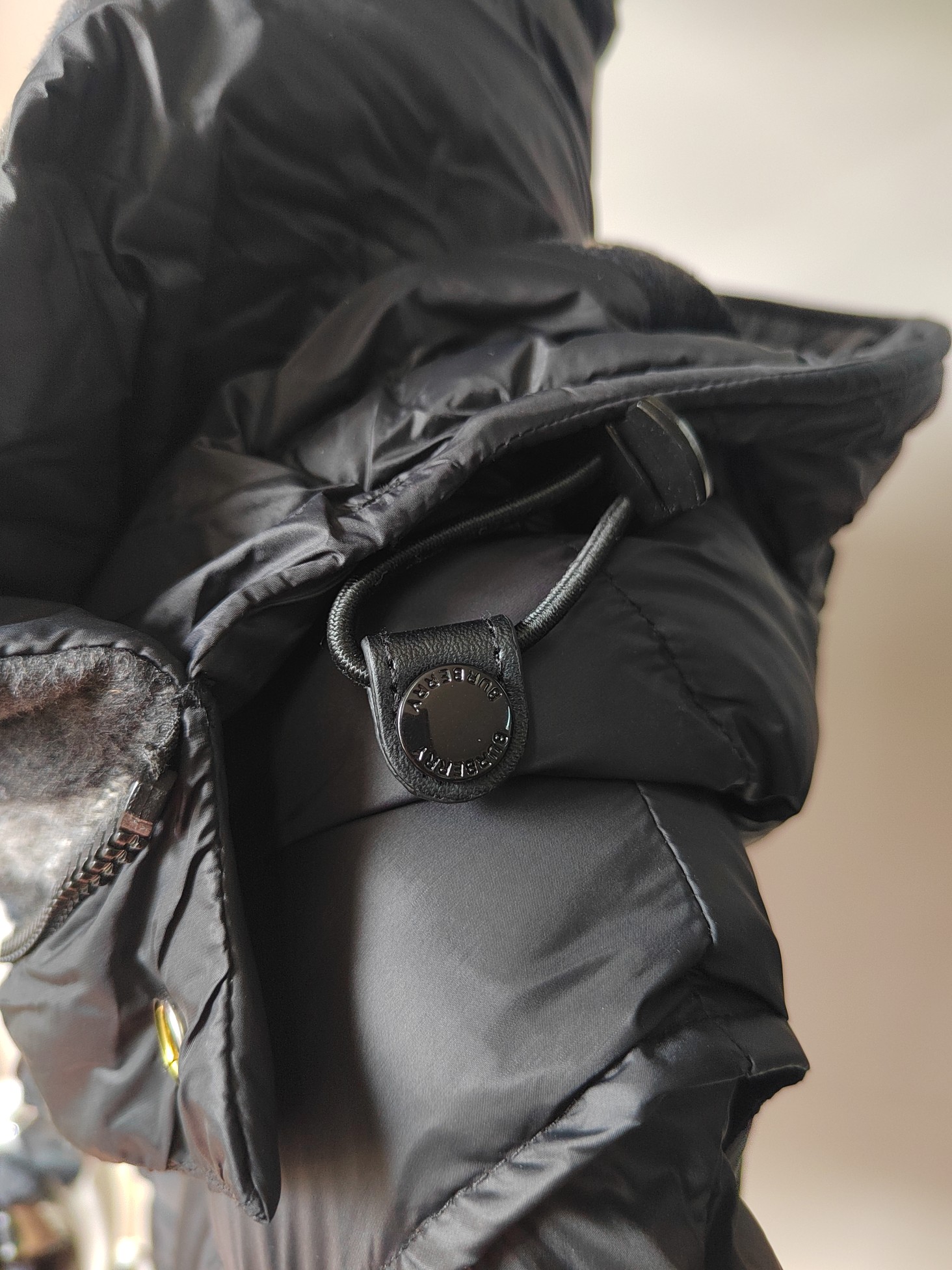 Guangzhou high-version Burberry down jacket, same style as Zhou Dongyu. Colors: Black. Sizes: S to XXL.-Big cat