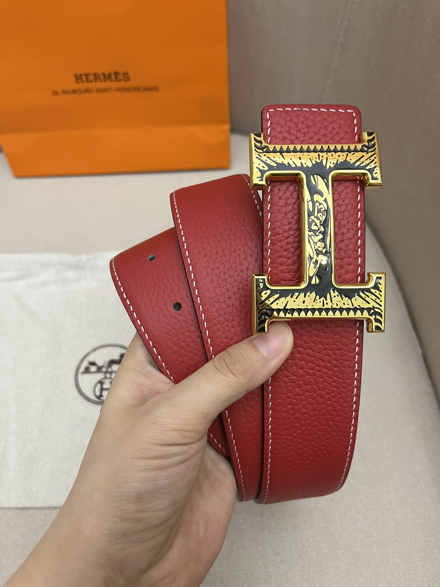 I0  Hermes 爱玛仕  皮带腰带：专柜质量、百分百头层牛皮、24k纯钢扣、送人自用首选、保证真皮 包装：请认准图片专柜包装、送打孔器 全套包装 宽度：3.8cm 长度：国标cm-cm 不可以自行裁剪长度