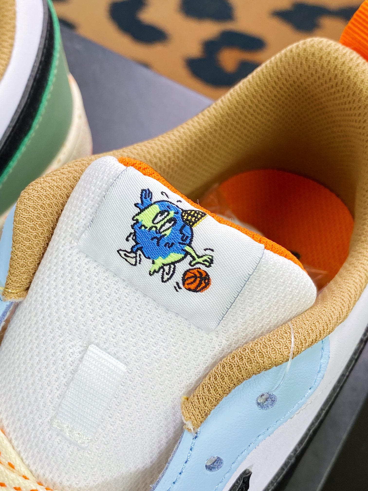 200 Court Borough Low 2 GS”White/Blue/Green/Black”学院系列休闲运动皮革板鞋DX6052-101
