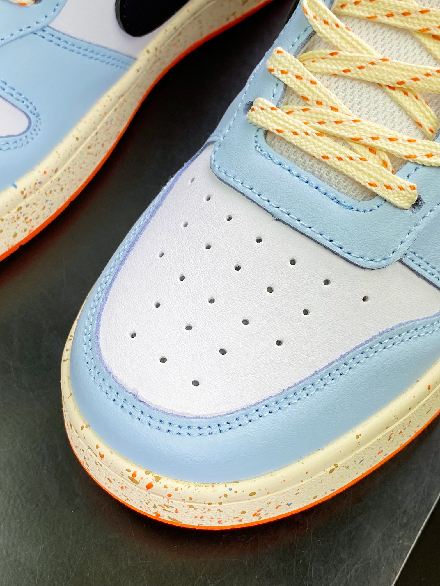 200 Court Borough Low 2 GS”White/Blue/Green/Black”学院系列休闲运动皮革板鞋DX6052-101