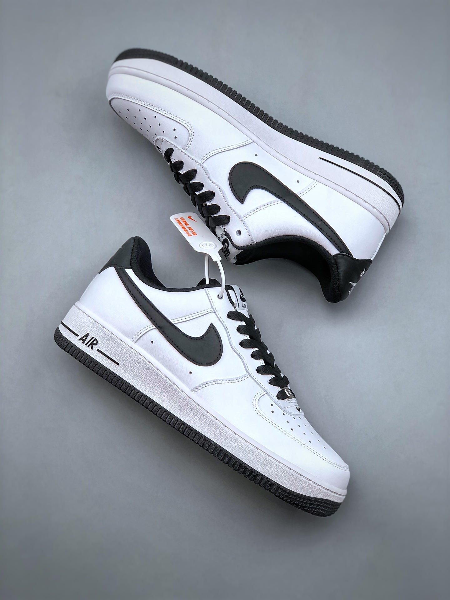 终端特价🉐️福利套现“双十二福利”  
本地特价💰200  长期补货
    Nike Air Force 1 Nike Low 空军一号 原楦头原纸板 打造纯正空军版型 专注外贸渠道 全掌内置蜂窝气垫 #原盒配件 原厂中底钢印、拉帮完美 货号：DH7561 102 尺码：36-45（带半码）