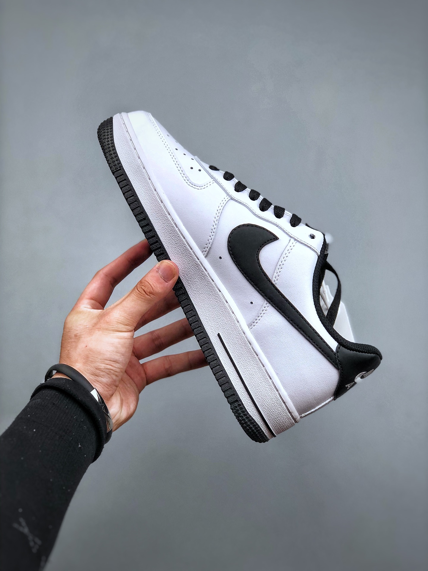 终端特价🉐️福利套现“双十二福利”  
本地特价💰200  长期补货
    Nike Air Force 1 Nike Low 空军一号 原楦头原纸板 打造纯正空军版型 专注外贸渠道 全掌内置蜂窝气垫 #原盒配件 原厂中底钢印、拉帮完美 货号：DH7561 102 尺码：36-45（带半码）