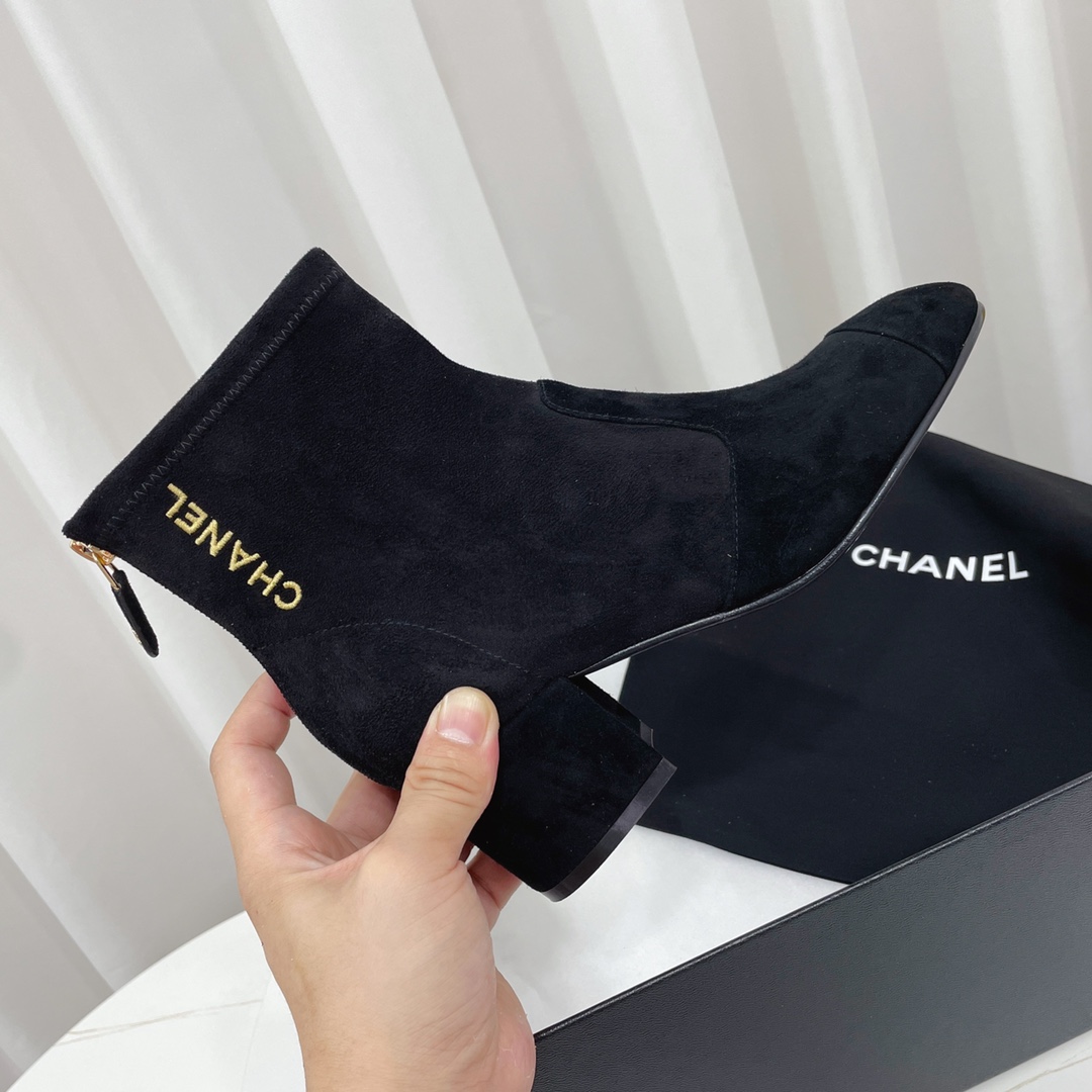 Chanel Suède Laarzen met Logo en Rits - Stijlvol & Comfortabel