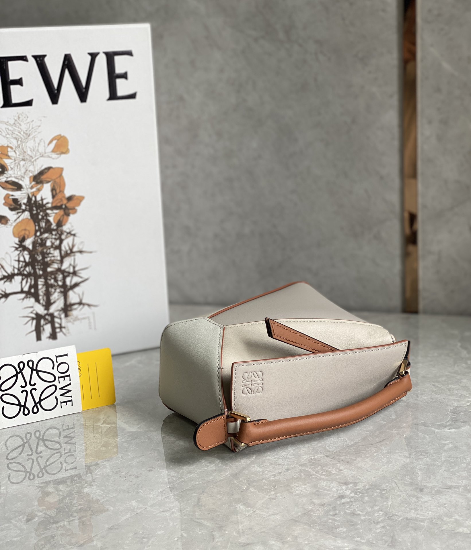 LOEWE Puzzle 18CM Mini bag 几何包 0680白月光