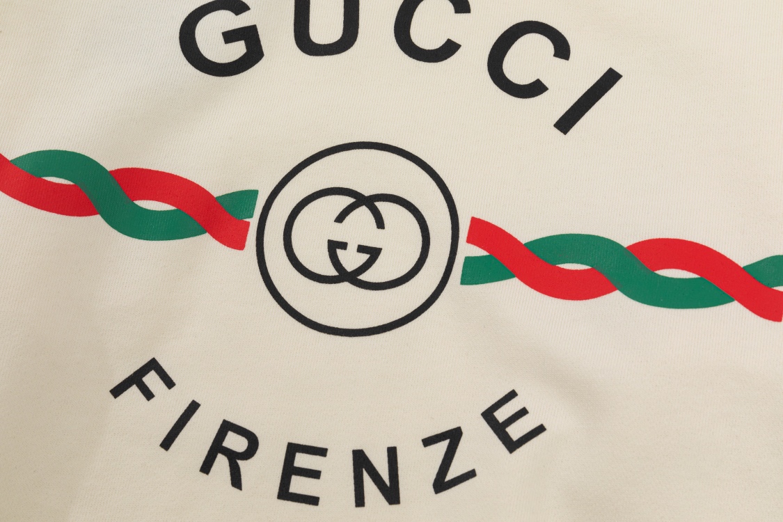 240 “Gucci 1921 Firenze”印花述说了Gucci的百年历史源自佛罗伦萨