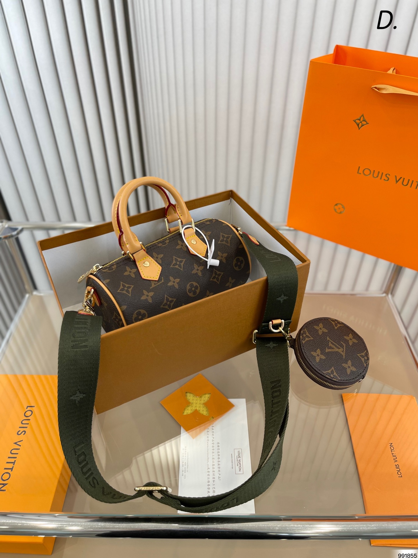 J0 配盒  Louis Vuitton 路易威登 LV 二合一波士顿枕头包手提包， Louis Vuitton 路易威登 LV 世界奢侈品顶级品牌世界奢侈品史，时尚界最杰出的时尚设计风格 专柜同步在售 最新设计超受亲们青睐，最最l爆大气百搭不挑人 女神都喜欢 气质美女必备。实用兼备精致五打包师傅精细临摹 细节分毫不差 尺寸：20 10
