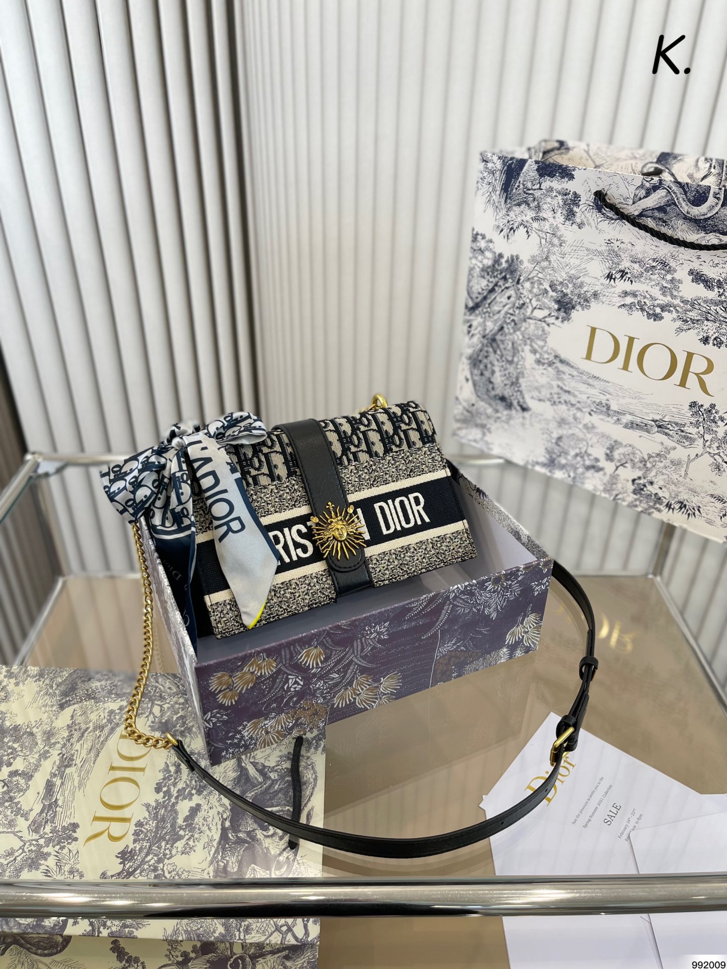 J0 配盒  Dior 迪奥 Dior太阳女神斜挎包 极富现代现代时尚元素 无修饰实拍 今夏强力种草网红包女神必入 时尚百搭 尺寸22 15