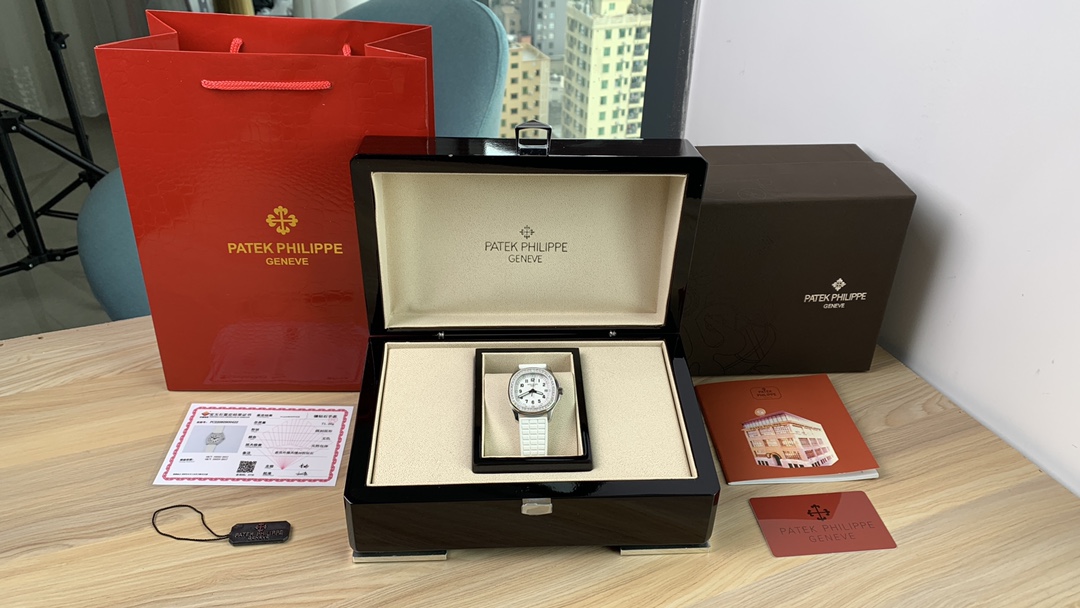 NO:388116,OO Patek Philippe AQUANAUT Series is designed for women!  In the simplest way, perfectly reflecting the essence of Patek Philippe, combining bold design and orthodox purity, this watch has become one of Patek Philippe's flagship products!  The perfect size of the watch is 35.6, and it is made of multiple craftsmanship and polished. The original consistency is 7.77cm in thickness. The dial is inlaid with 46 vs 1.8 real diamonds. About one carat!  Gtc China authoritative appraisal certificate. 100% guarantee that every pill is a real diamond. It can be verified and queried!  Equipped with the original Swiss quartz movement, a small and powerful internal organ composed of 100 parts. It truly achieves zero remediation and zero error!  The dial design is also quite unique, with a personalized relief dial and exquisite three-dimensional fonts. The entire watch looks three-dimensional and full of high-end feeling!  The glass is made of sapphire super hard crystal glass. It is anti-reflective and scratch-resistant. It is imported tropical composite rubber strap, which is extremely comfortable to wear and fits all kinds of wrists. It is paired with the original butterfly buckle, which is easy to wear and the strongest comfort. Its unique styling style has never been ignored. It adopts both round and square, non-round and non-square shapes, and the personalized design reveals elegance and atmosphericity!  Patek Philippe is visible at a glance, with bright and colorful colors, showing its unique charm.,,patek philippe19860909批OO 百达翡丽AQUANAUT系列 专为女性设计！用最简约方式完美体现百达翡丽的精髓,融合了大胆的设计和正统的纯粹,这款腕表成为百达翡丽的旗舰产品之一！腕表完美尺寸35.6,进口精钢材质多重工艺精磨打造.原装一致厚度7.77cm.表盘镶嵌46颗 vs1.8真钻.约一克拉！ Gtc中国权威鉴定证书.百分百保证每一粒都是货真价实的真钻.可验可查询！搭载原装瑞士石英机芯 .由100个零部件组成的一颗小而强大的内脏.真正做到零返修零误差！表盘设计也颇为独特,个性的浮雕表盘,精致立体字块.整个手表看起来立体感 高级感十足！玻璃采用蓝宝石超强硬度水晶玻璃.防反光 防刮花.进口热带复合材料橡胶表带,佩戴极为舒适贴手,适合各种手腕.搭配原装蝴蝶表扣 佩戴方便.最强舒适感.它的独特造型风格从未被人忽略,采用既圆又方,非圆非方造型,个性设计透出优雅大气！让人一眼就知出百达翡丽、鲜明多色,彰显独特魅力.,,patek philippe,Watch