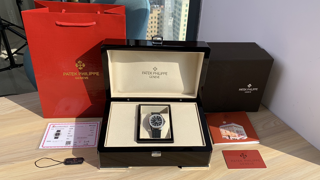 NO:388131,OO Patek Philippe AQUANAUT Series is designed for women!  In the simplest way, perfectly reflecting the essence of Patek Philippe, combining bold design and orthodox purity, this watch has become one of Patek Philippe's flagship products!  The perfect size of the watch is 35.6, and it is made of multiple craftsmanship and polished. The original consistency is 7.77cm in thickness. The dial is inlaid with 46 vs 1.8 real diamonds. About one carat!  Gtc China authoritative appraisal certificate. 100% guarantee that every pill is a real diamond. It can be verified and queried!  Equipped with the original Swiss quartz movement, a small and powerful internal organ composed of 100 parts. It truly achieves zero remediation and zero error!  The dial design is also quite unique, with a personalized relief dial and exquisite three-dimensional fonts. The entire watch looks three-dimensional and full of high-end feeling!  The glass is made of sapphire super hard crystal glass. It is anti-reflective and scratch-resistant. It is imported tropical composite rubber strap, which is extremely comfortable to wear and fits all kinds of wrists. It is paired with the original butterfly buckle, which is easy to wear and the strongest comfort. Its unique styling style has never been ignored. It adopts both round and square, non-round and non-square shapes, and the personalized design reveals elegance and atmosphericity!  Patek Philippe is visible at a glance, with bright and colorful colors, showing its unique charm.,,patek philippe19860909批OO 百达翡丽AQUANAUT系列 专为女性设计！用最简约方式完美体现百达翡丽的精髓,融合了大胆的设计和正统的纯粹,这款腕表成为百达翡丽的旗舰产品之一！腕表完美尺寸35.6,进口精钢材质多重工艺精磨打造.原装一致厚度7.77cm.表盘镶嵌46颗 vs1.8真钻.约一克拉！ Gtc中国权威鉴定证书.百分百保证每一粒都是货真价实的真钻.可验可查询！搭载原装瑞士石英机芯 .由100个零部件组成的一颗小而强大的内脏.真正做到零返修零误差！表盘设计也颇为独特,个性的浮雕表盘,精致立体字块.整个手表看起来立体感 高级感十足！玻璃采用蓝宝石超强硬度水晶玻璃.防反光 防刮花.进口热带复合材料橡胶表带,佩戴极为舒适贴手,适合各种手腕.搭配原装蝴蝶表扣 佩戴方便.最强舒适感.它的独特造型风格从未被人忽略,采用既圆又方,非圆非方造型,个性设计透出优雅大气！让人一眼就知出百达翡丽、鲜明多色,彰显独特魅力.,,patek philippe,Watch