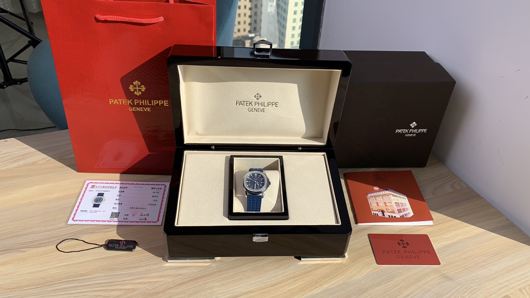 ¡La serie Patek Philippe AQUANAUT está especialmente diseñada para mujeres! ¡Este reloj, que encarna a la per…