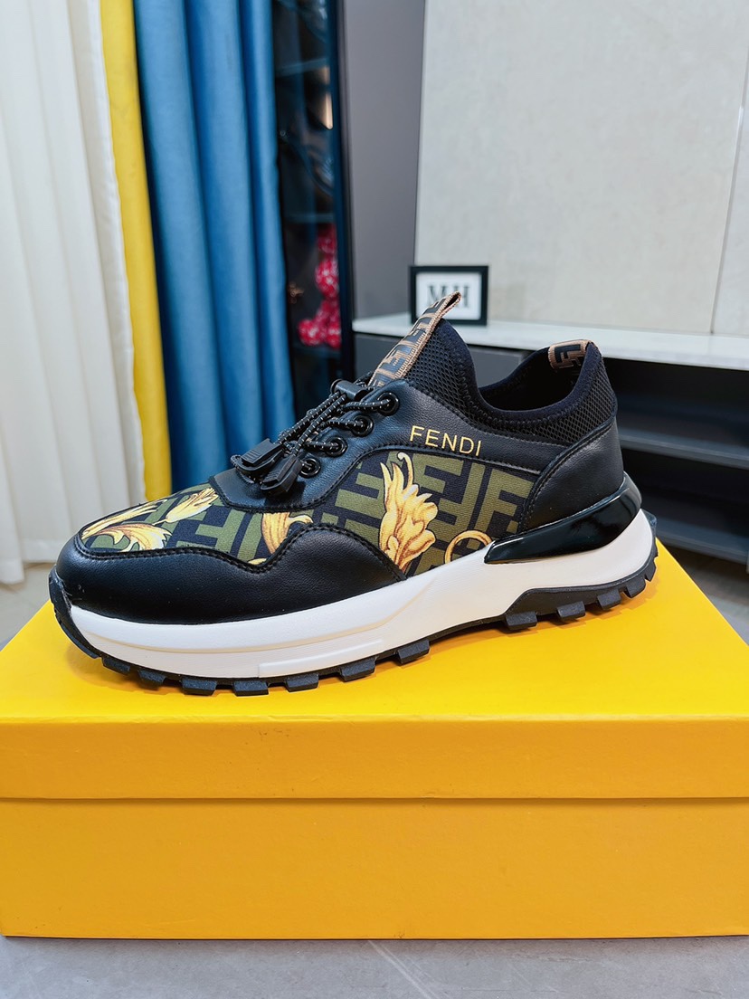 I5  Fendi  芬迪 经典舒适男士，牛皮压花真皮内里原版超轻橡胶材质粗纹大底 这种独特的轻薄风格适合这个季节的随意而精致的感性，上脚舒适自然 秋冬休闲出行日常款38\/44