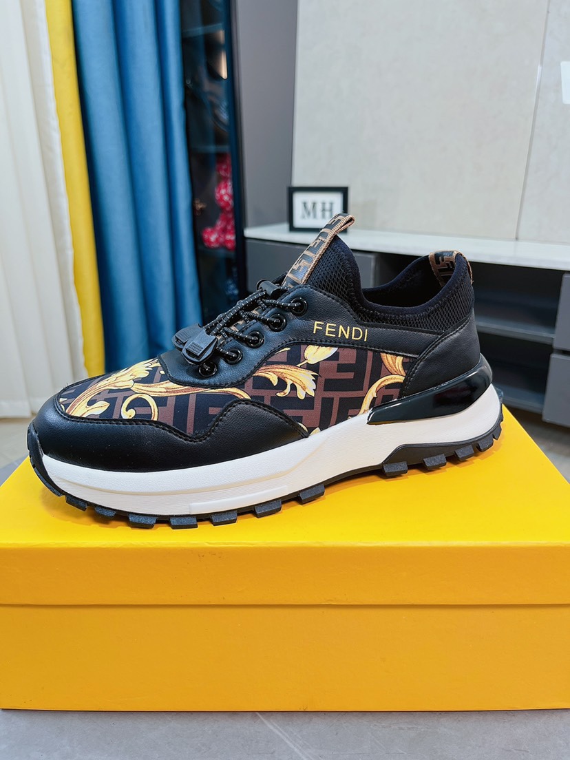 I5  Fendi  芬迪 经典舒适男士，牛皮压花真皮内里原版超轻橡胶材质粗纹大底 这种独特的轻薄风格适合这个季节的随意而精致的感性，上脚舒适自然 秋冬休闲出行日常款38\/44