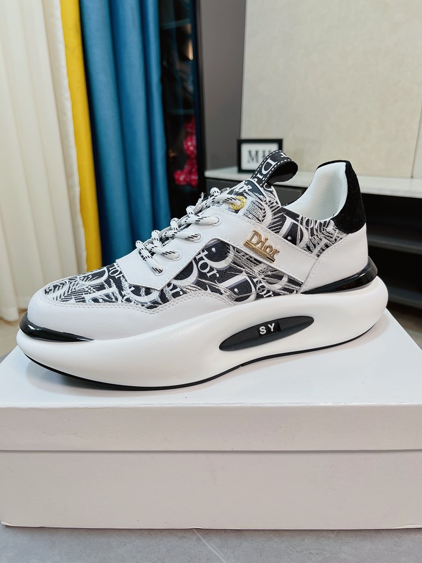 I5 Dior迪奥爆卖款官网全球首发男鞋高端品牌 官网最系列：鞋面采用进口牛皮搭配专供面料打造网布透气内里。让行走更加便捷舒适与官方的质量相比美的1：1复刻。打造时尚个性衬托你的与众不同潮男必备!经典款。男码：38-44。