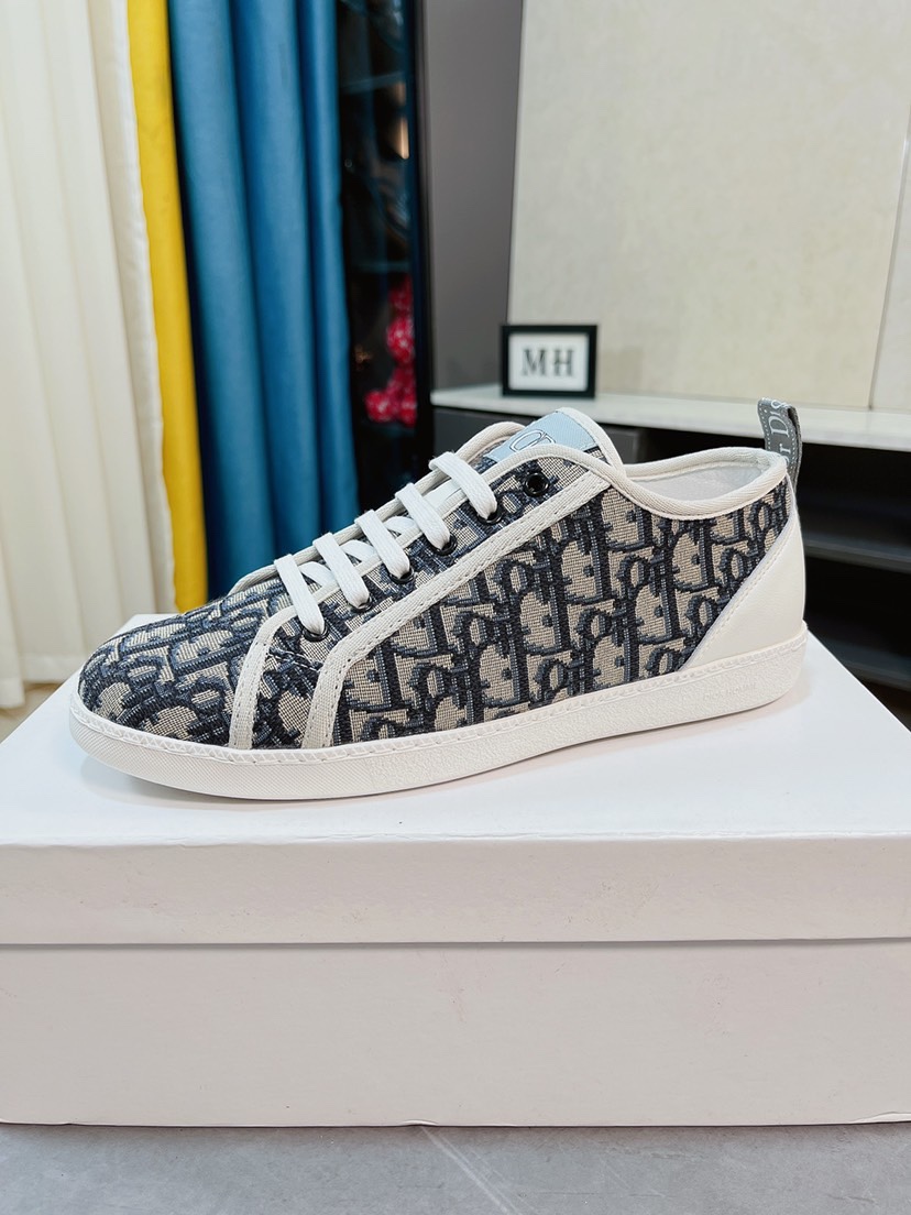 I0 Dior迪奥爆卖款官网全球首发男鞋高端品牌 官网最系列：鞋面采用进口牛皮搭配专供面料打造网布透气内里。让行走更加便捷舒适与官方的质量相比美的1：1复刻。打造时尚个性衬托你的与众不同潮男必备!经典款。男码：38-44。