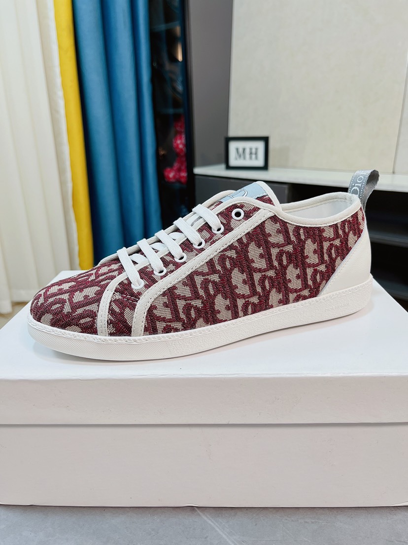 I0 Dior迪奥爆卖款官网全球首发男鞋高端品牌 官网最系列：鞋面采用进口牛皮搭配专供面料打造网布透气内里。让行走更加便捷舒适与官方的质量相比美的1：1复刻。打造时尚个性衬托你的与众不同潮男必备!经典款。男码：38-44。