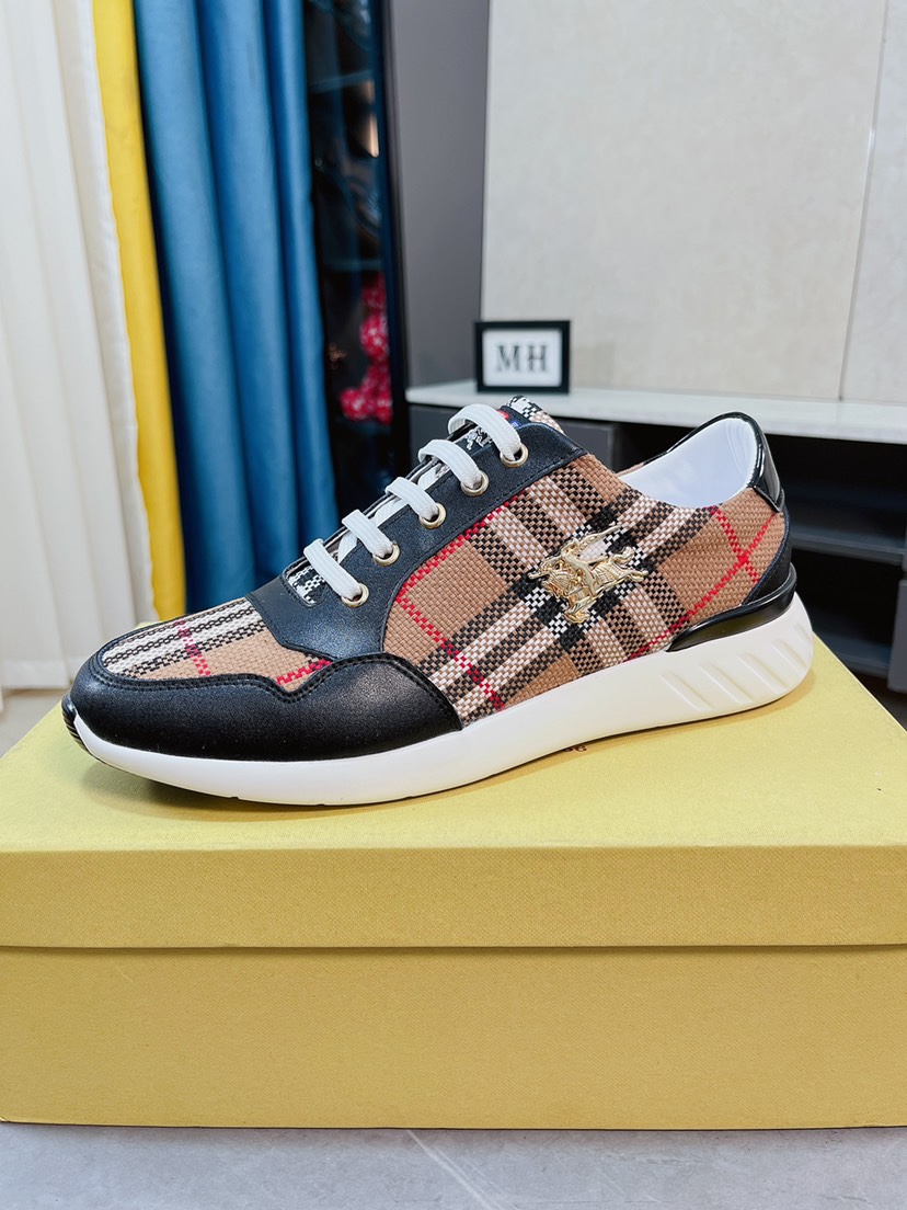 I5 巴宝莉 Burberry 奢侈品牌，最新時尚男鞋鞋面選用进口上等原版品质材料大底原版巴宝莉 Burberry 花纹修饰材料制作与牛皮拼接，凸显品牌形象真皮羊内里，上脚轻巧舒适，个性时尚橡膠耐磨大底，