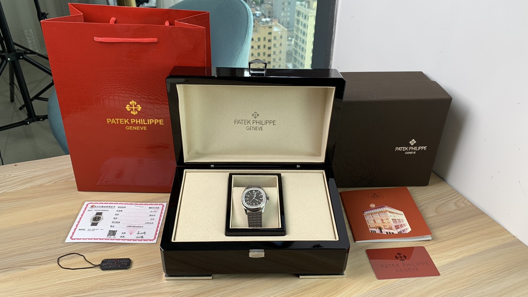¡La serie Patek Philippe AQUANAUT está especialmente diseñada para mujeres! ¡Este reloj, que encarna a la per…