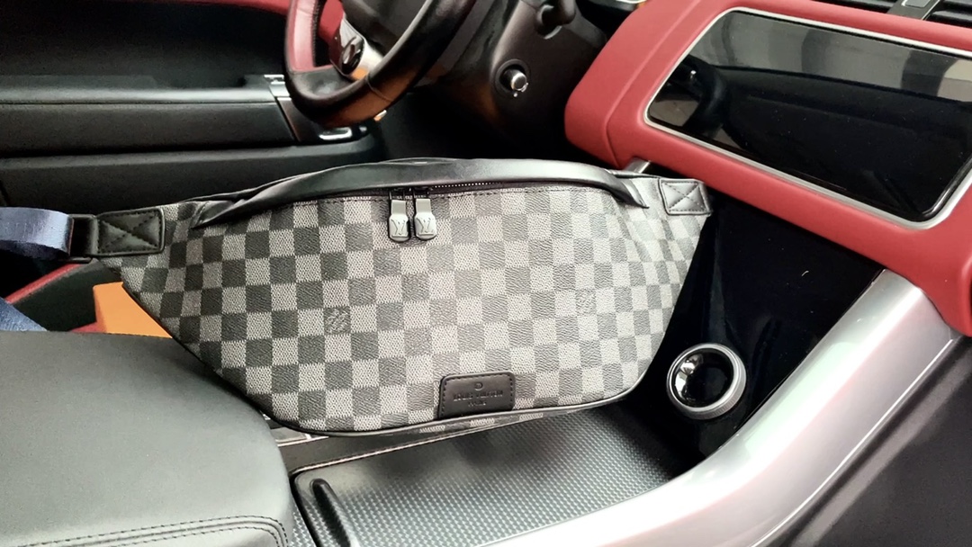 Louis Vuitton 路易威登 LV  胸包 实拍