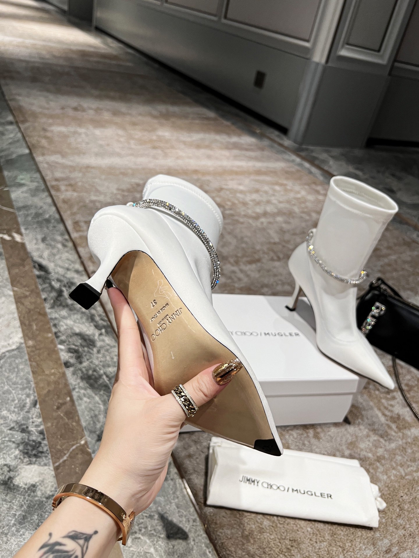 Jimmy Choo 22 Fall/Winter Collection: Luxurious Coiled Water Drill Boots, $695 - 图片 7